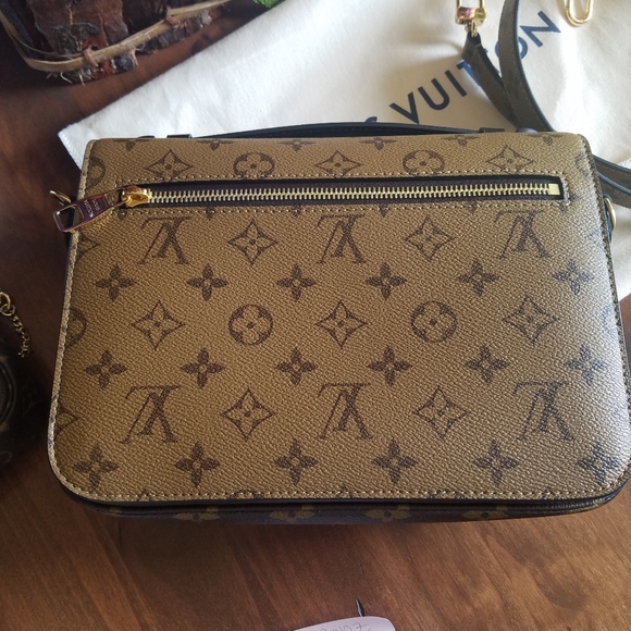 NEW! Louis Vuitton Pochette Metis Reverse Monogram - Picture 3 of 16
